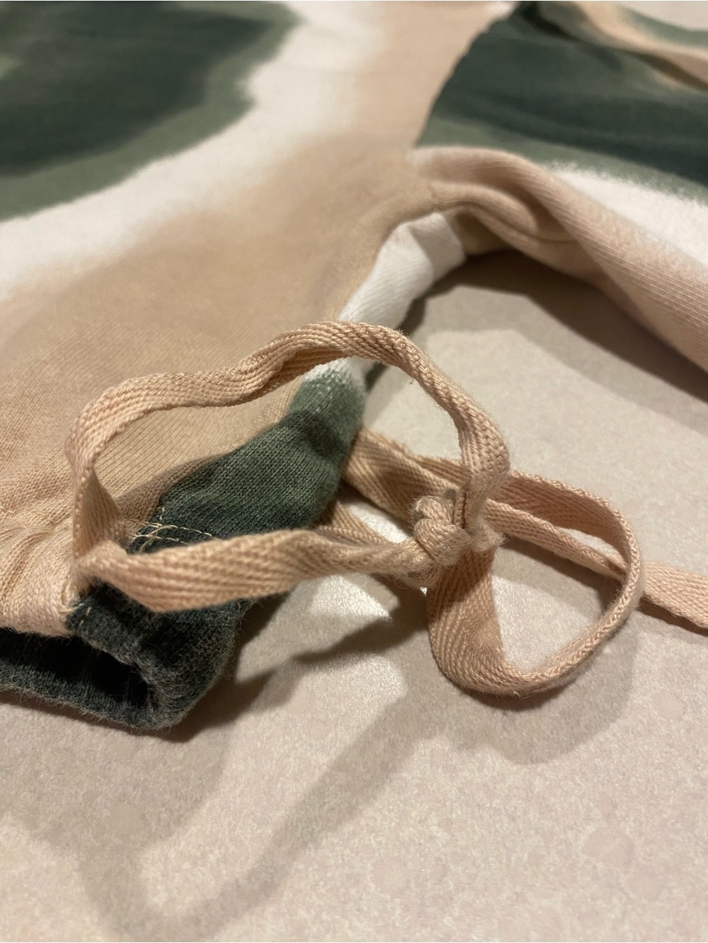 👛🫶🏽👌Open Edit Women’s Green & Cream Cropped Tie-Side Sweatshirt - Picture 5 of 5